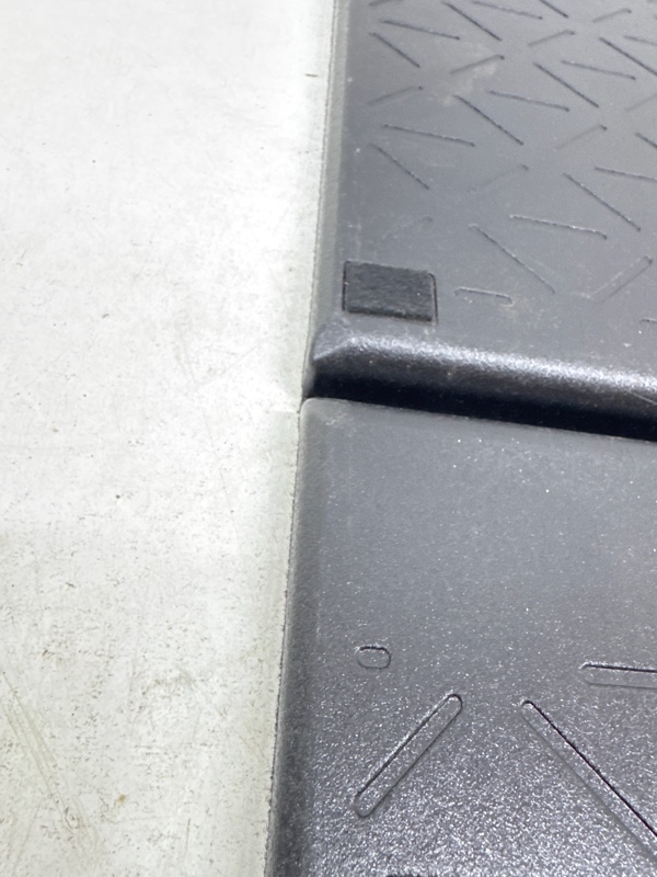 Пол багажника