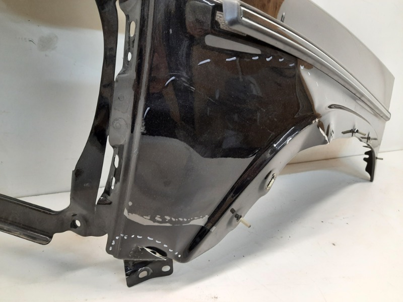 Крыло переднее левое