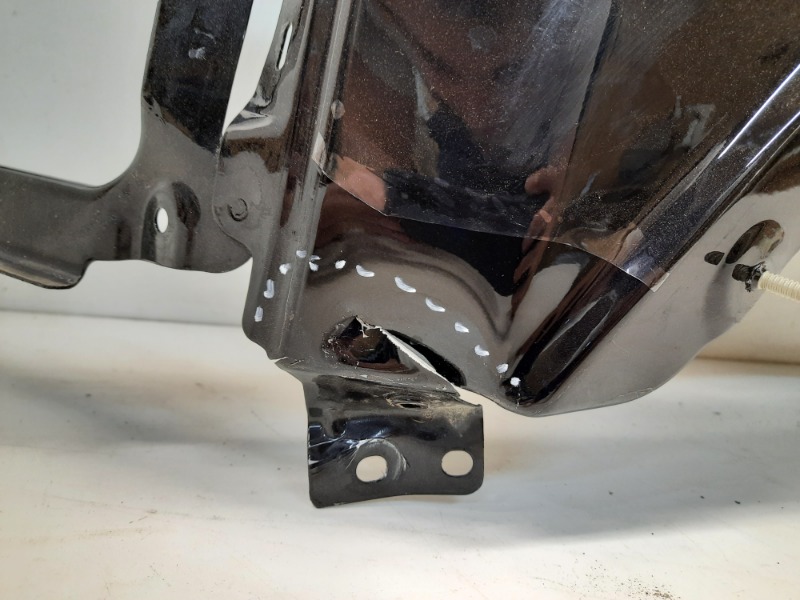 Крыло переднее левое