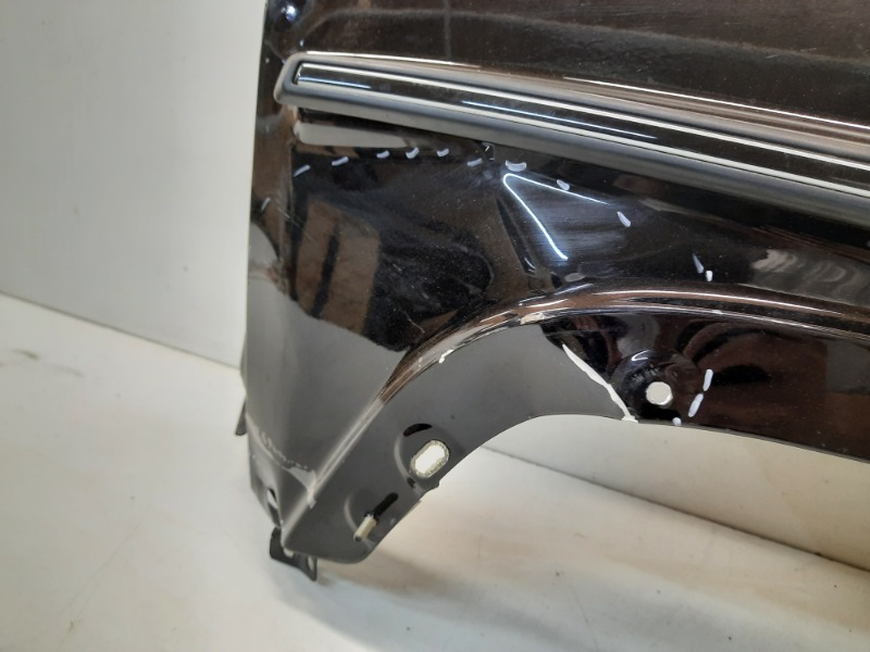 Крыло переднее левое