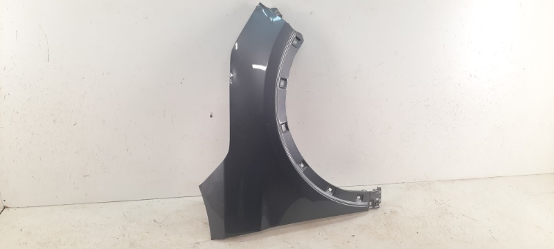 Крыло переднее правое