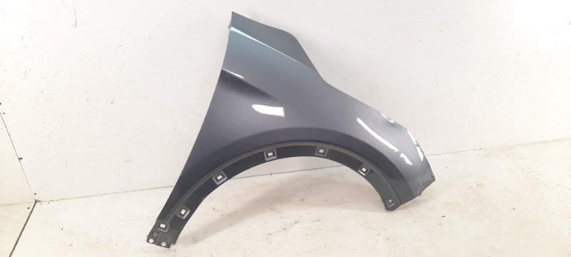 Крыло переднее правое