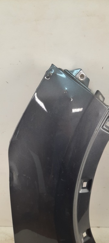 Крыло переднее правое