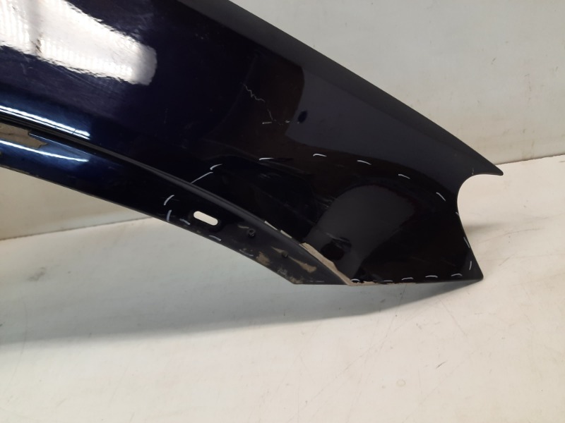 Крыло переднее правое