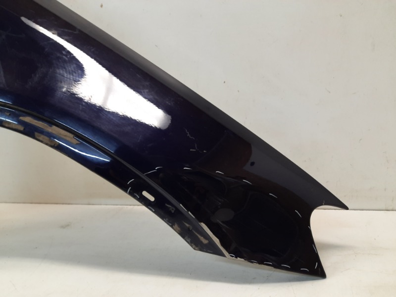 Крыло переднее правое