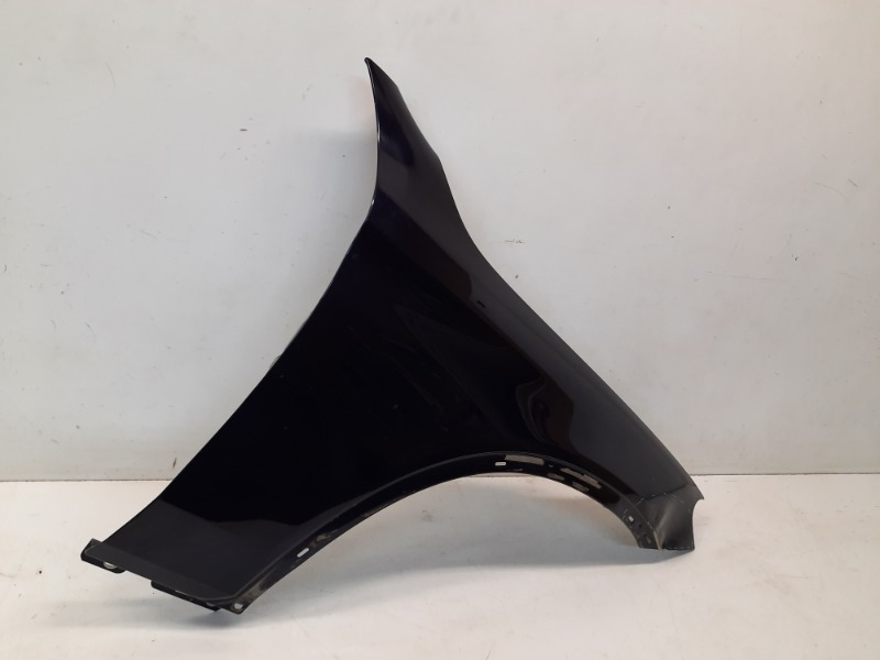 Крыло переднее правое