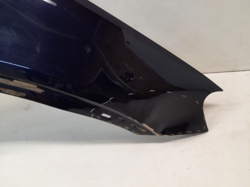 Крыло переднее правое