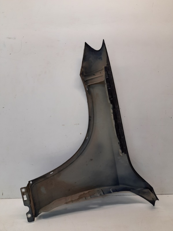 Крыло переднее правое