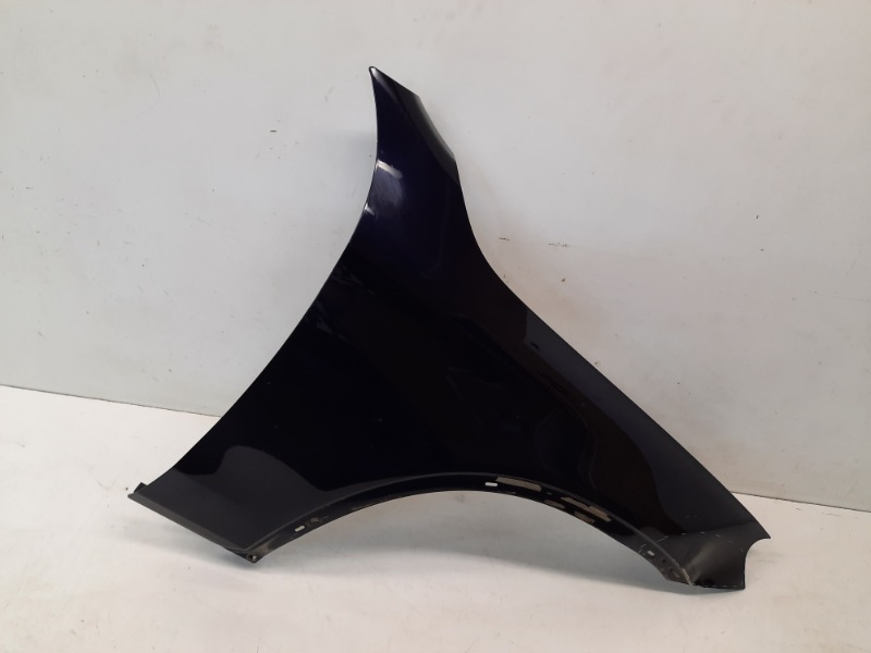 Крыло переднее правое