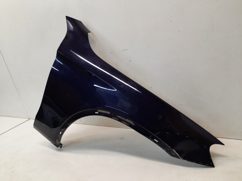 Крыло переднее правое