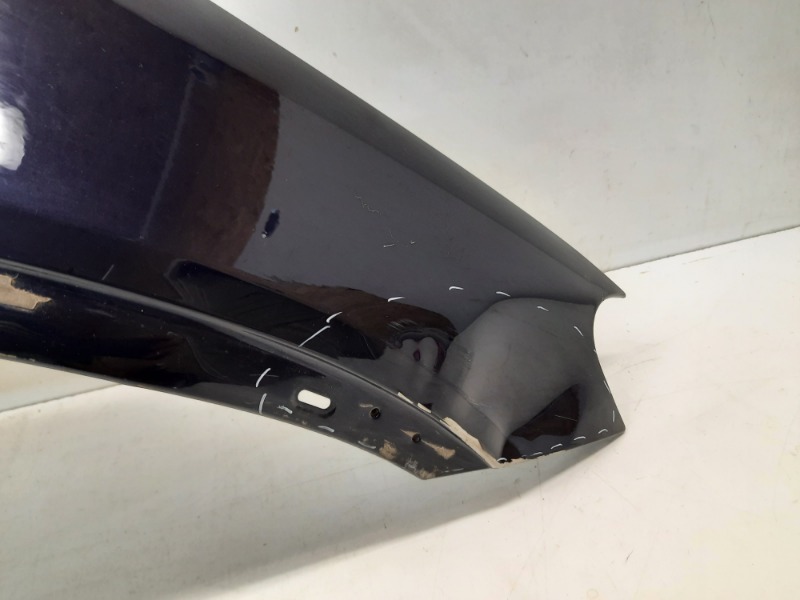 Крыло переднее правое