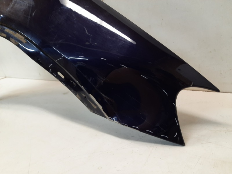 Крыло переднее правое