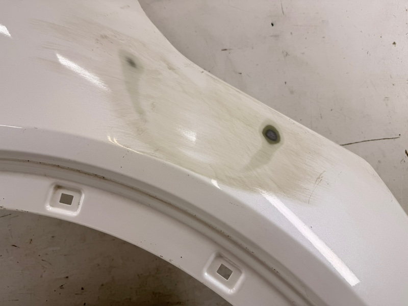 Крыло переднее правое