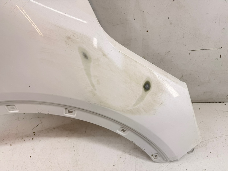 Крыло переднее правое