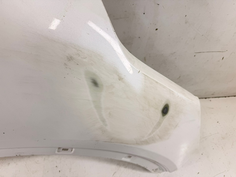 Крыло переднее правое