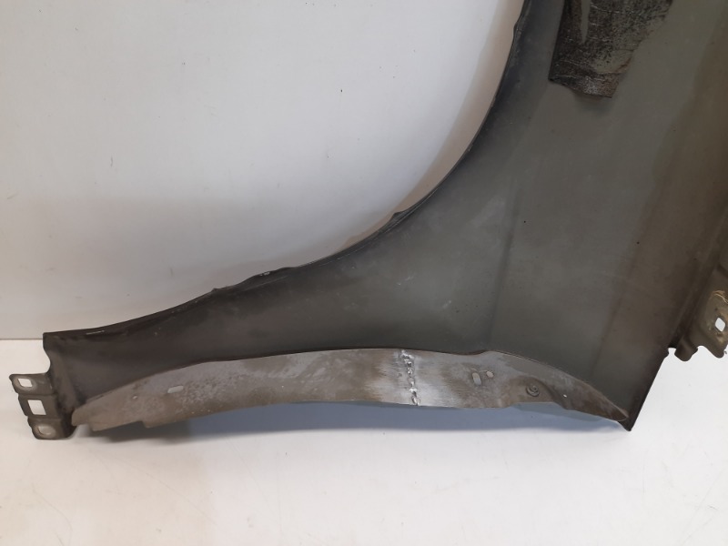 Крыло переднее правое