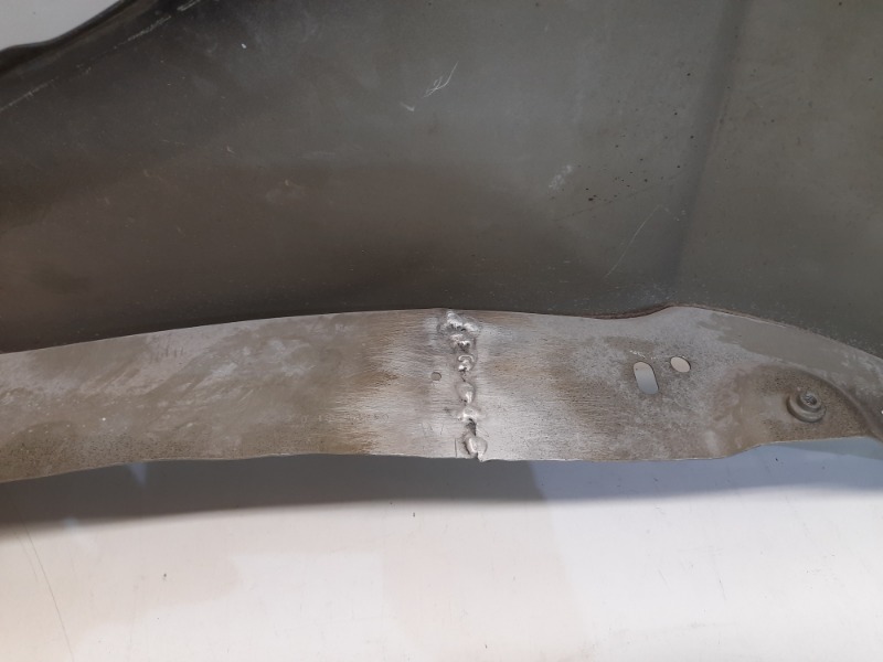 Крыло переднее правое