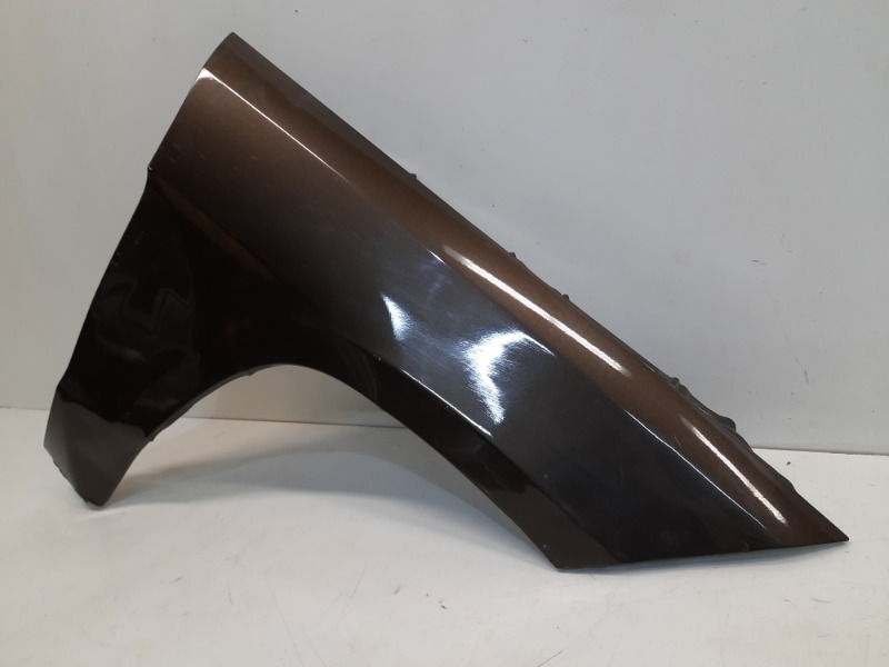 Крыло переднее правое