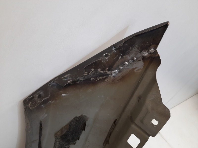 Крыло переднее правое