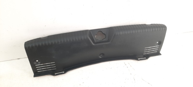 Кожух замка багажника