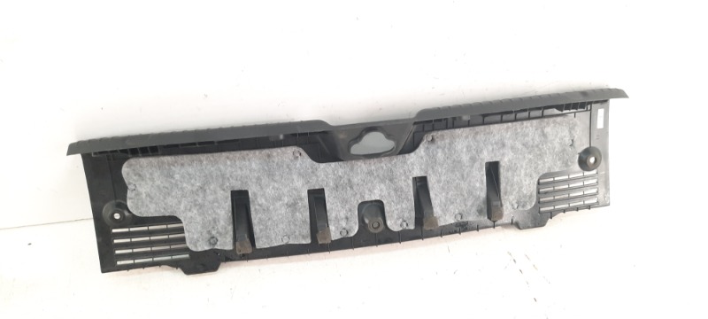 Кожух замка багажника