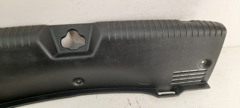 Кожух замка багажника