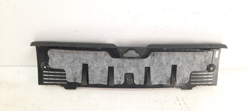 Кожух замка багажника