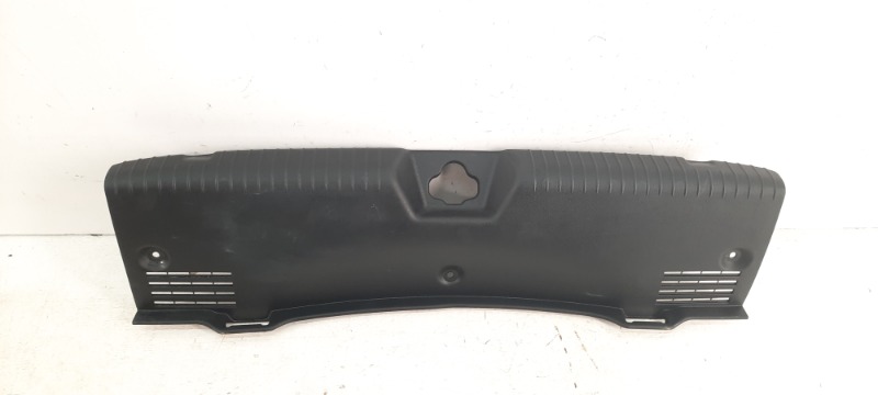 Кожух замка багажника