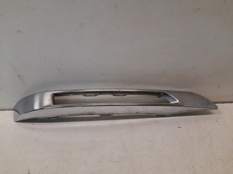 Рамка противотуманной фары правой