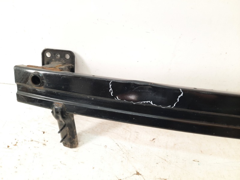 Усилитель переднего бампера