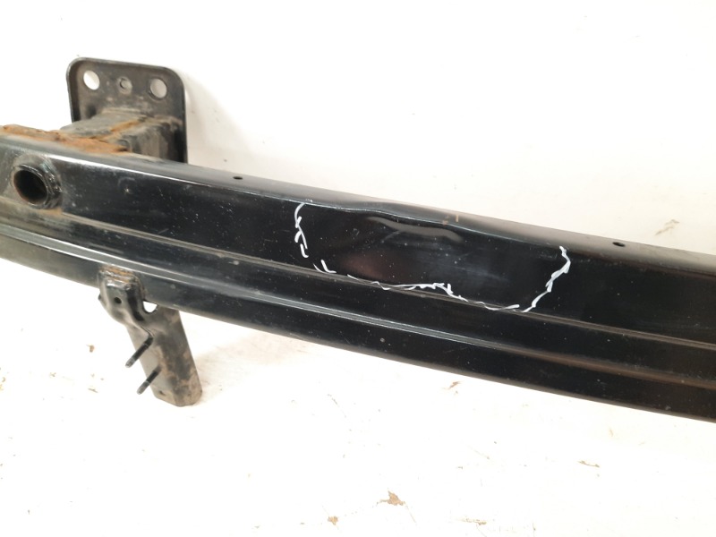 Усилитель переднего бампера