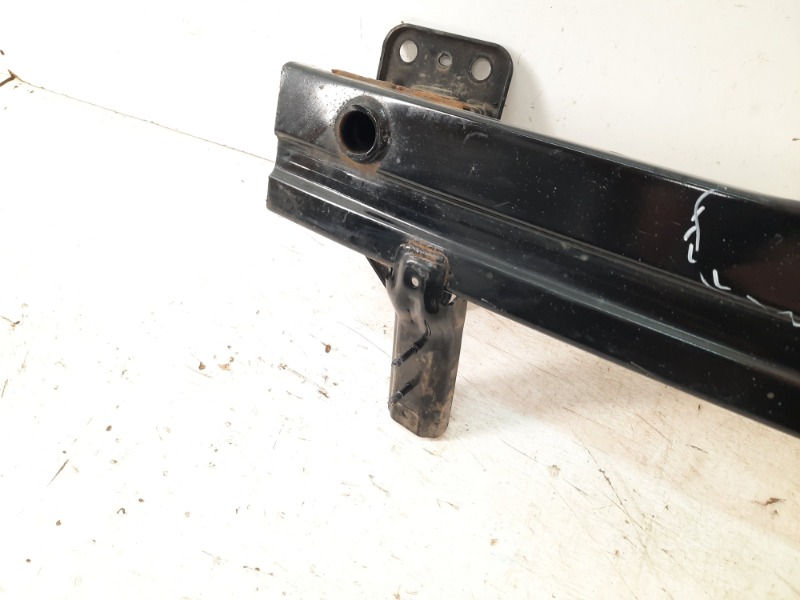 Усилитель переднего бампера