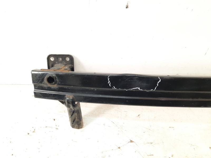 Усилитель переднего бампера