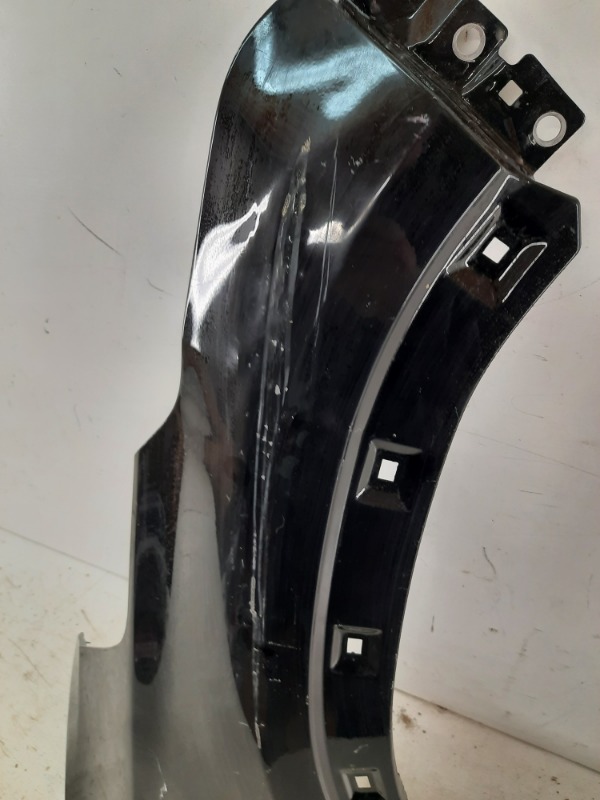 Крыло переднее правое