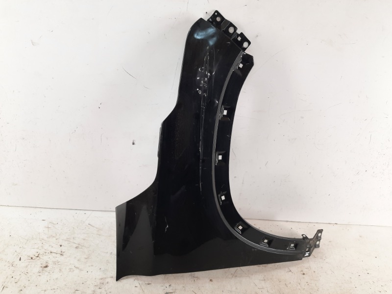 Крыло переднее правое