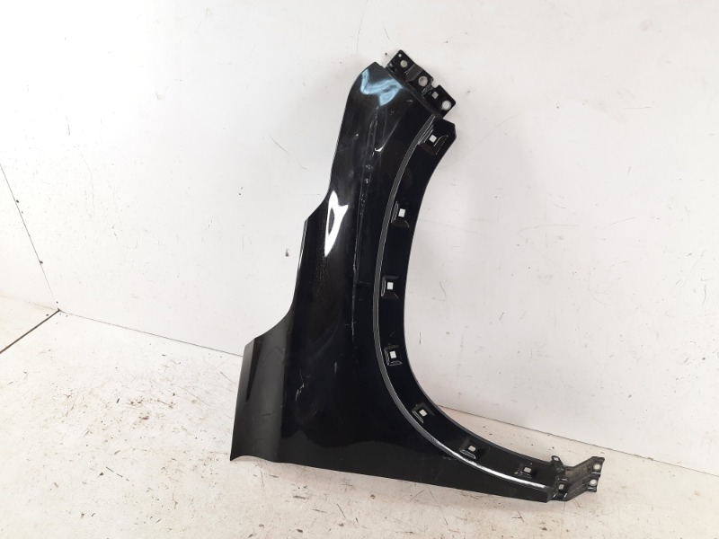 Крыло переднее правое