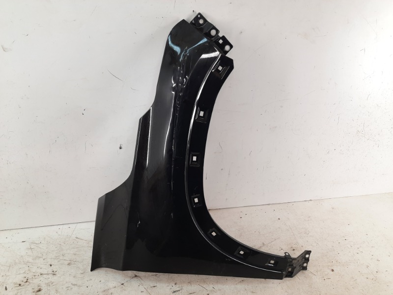 Крыло переднее правое