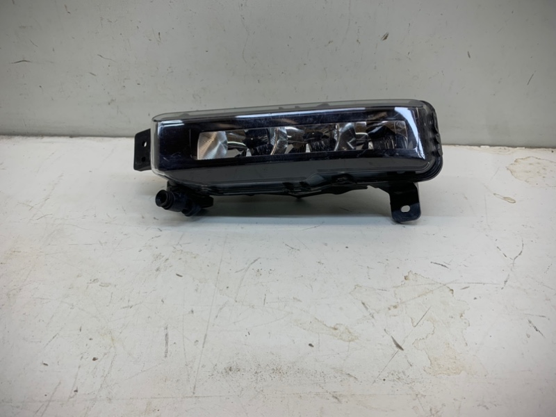 Фара противотуманная левая