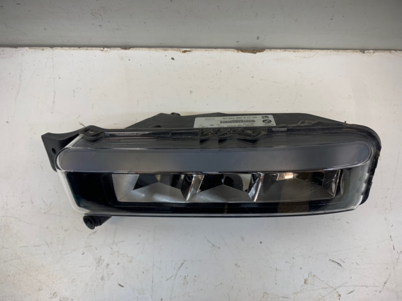 Фара противотуманная левая