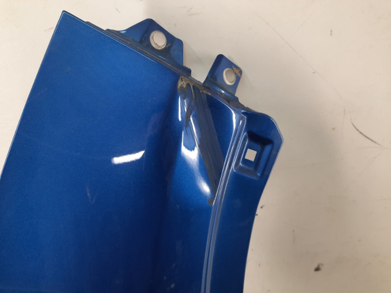 Крыло переднее правое