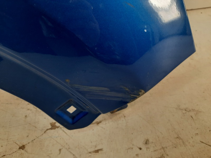 Крыло переднее правое