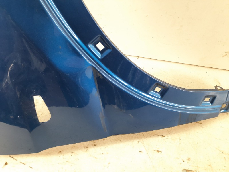 Крыло переднее правое