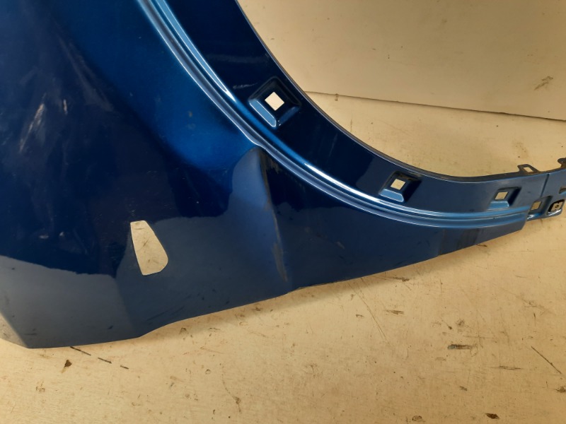 Крыло переднее правое