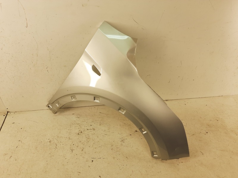 Крыло переднее правое