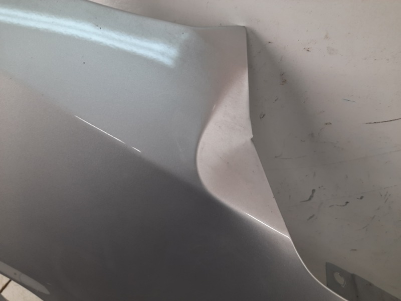 Крыло переднее правое