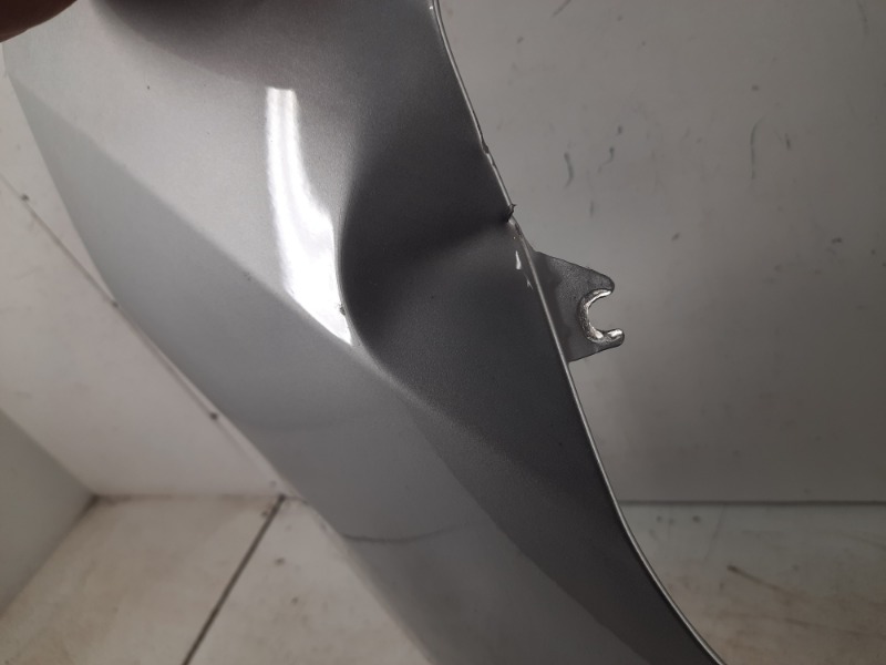 Крыло переднее правое