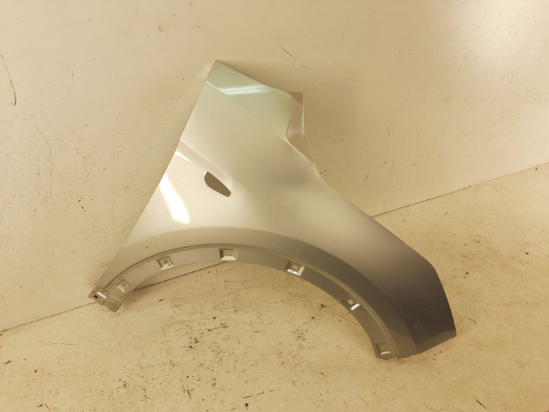 Крыло переднее правое