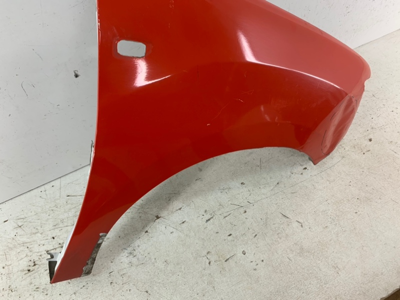 Крыло переднее правое