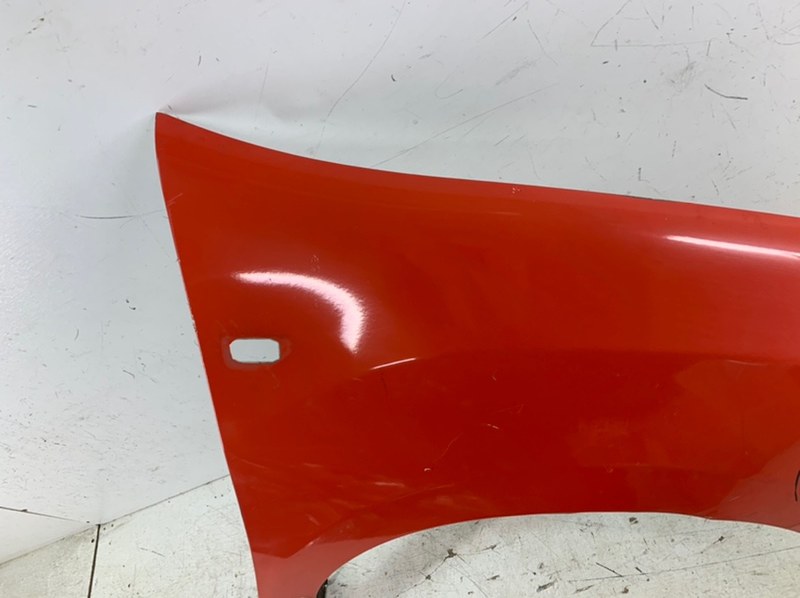 Крыло переднее правое