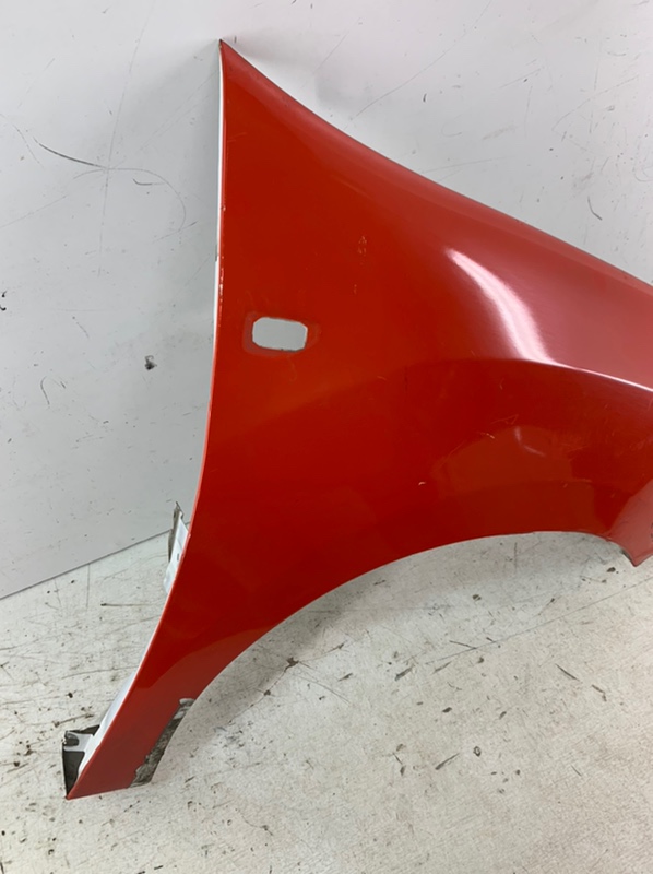 Крыло переднее правое